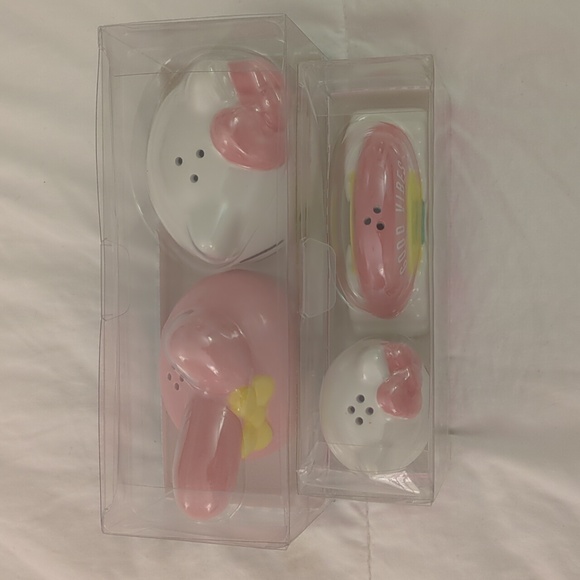 Hello Kitty And Friends Salt & Pepper Shaker Set - Picture 2 of 4